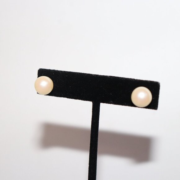 ✨ Vintage Gold & Faux Pearl Post Earrings · 3/8" · Petite Elegance 🤍 - Picture 3 of 4